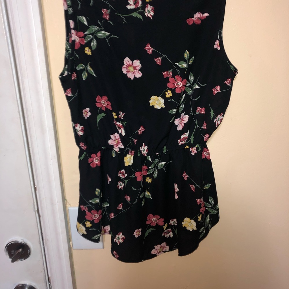 High-Low Floral Top - Picture 2 of 4